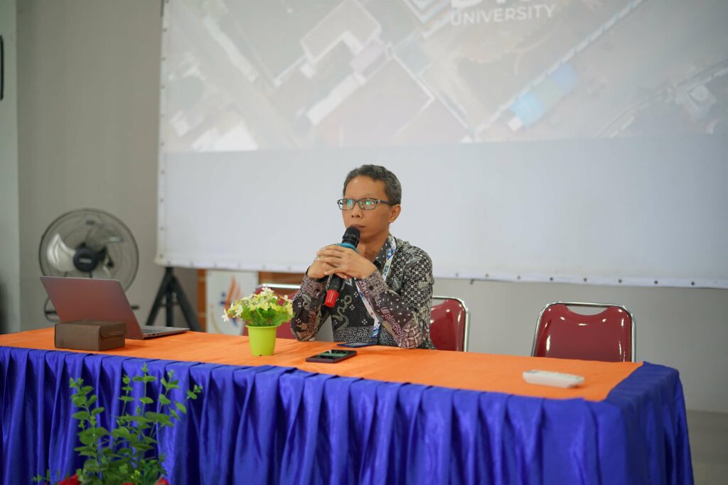 Rektor Universitas BTH Memberikan Sambutan pada Acara Sosialisasi Guru BK.