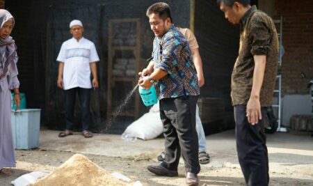 Pengabdian Masyarakat Universitas BTH: Pemberdayaan Budidaya Jamur Tiram untuk Kesejahteraan Komunitas