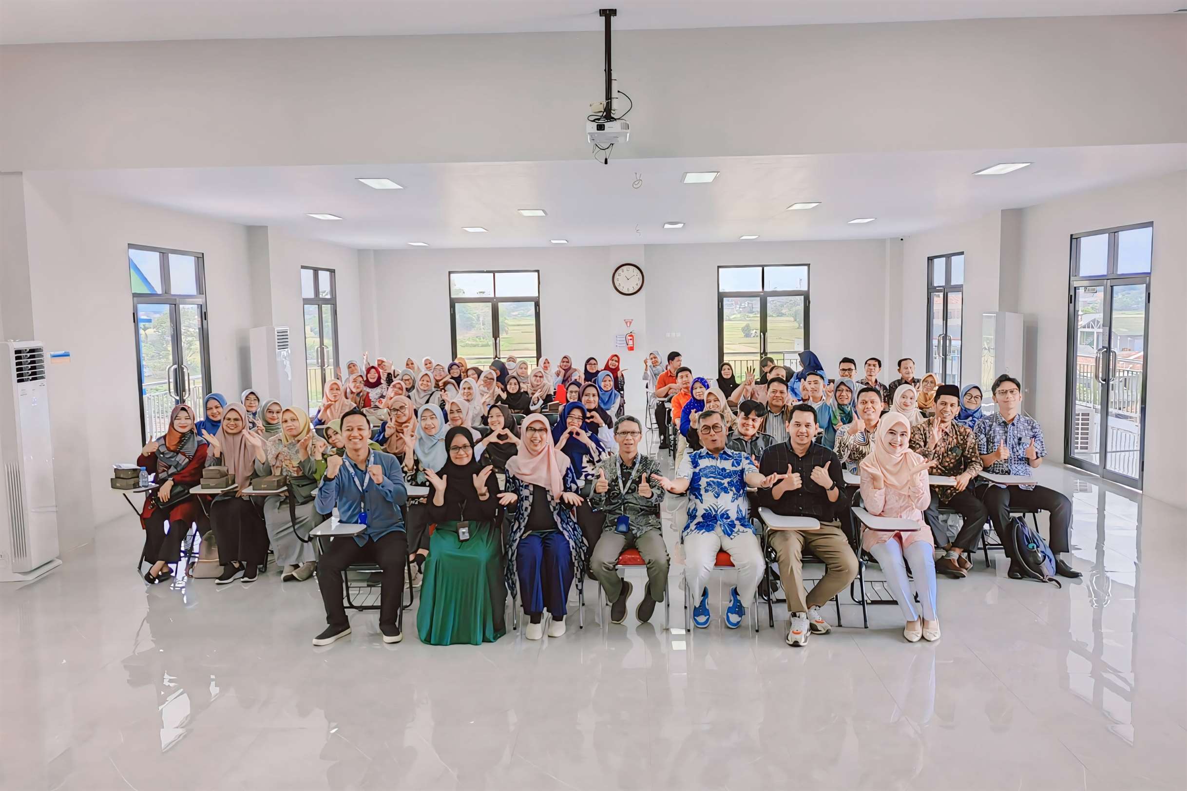 Foto Bersama Panitia SPMB dengan Guru BK